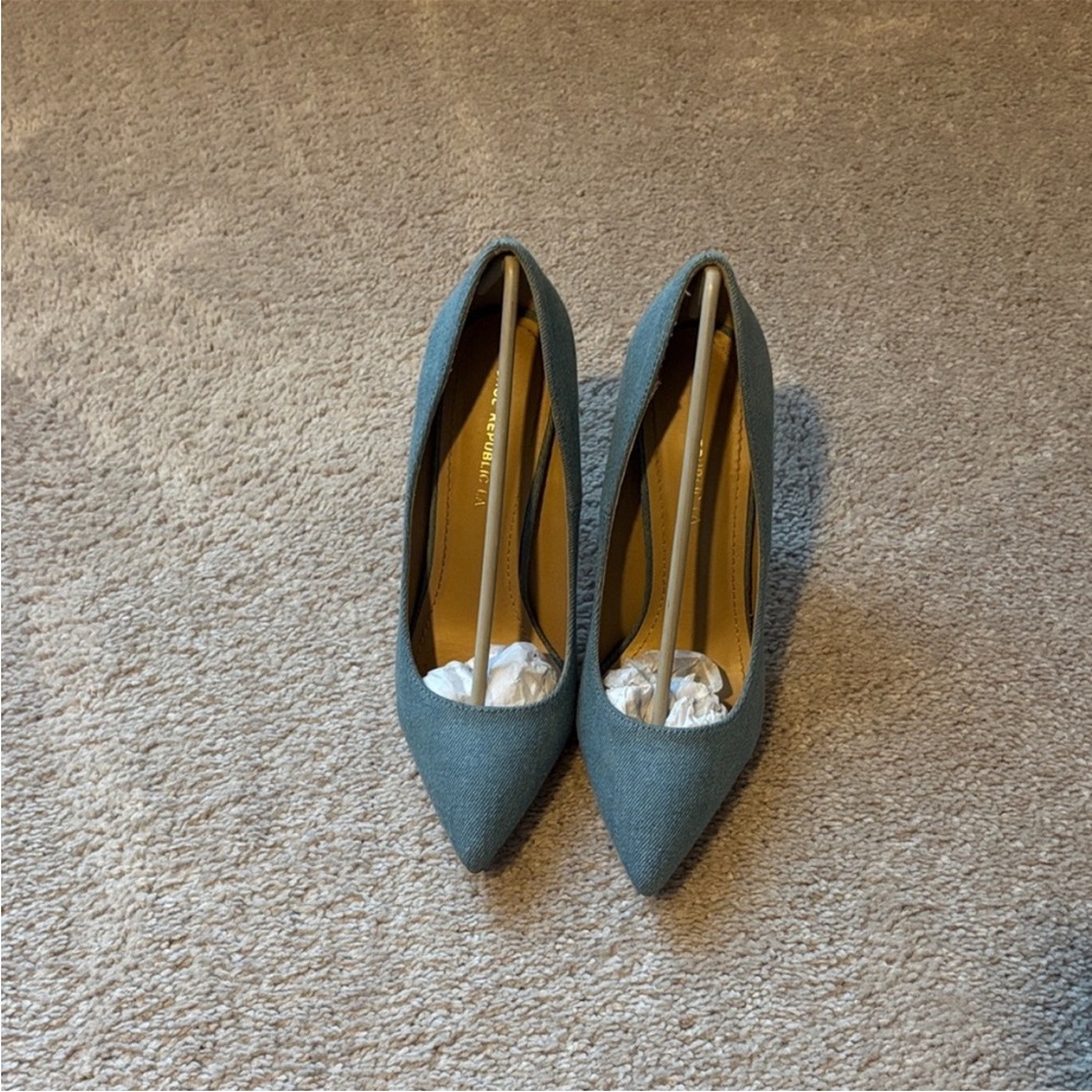 Shoe Republic LA Teal Pointed Toe Pumps